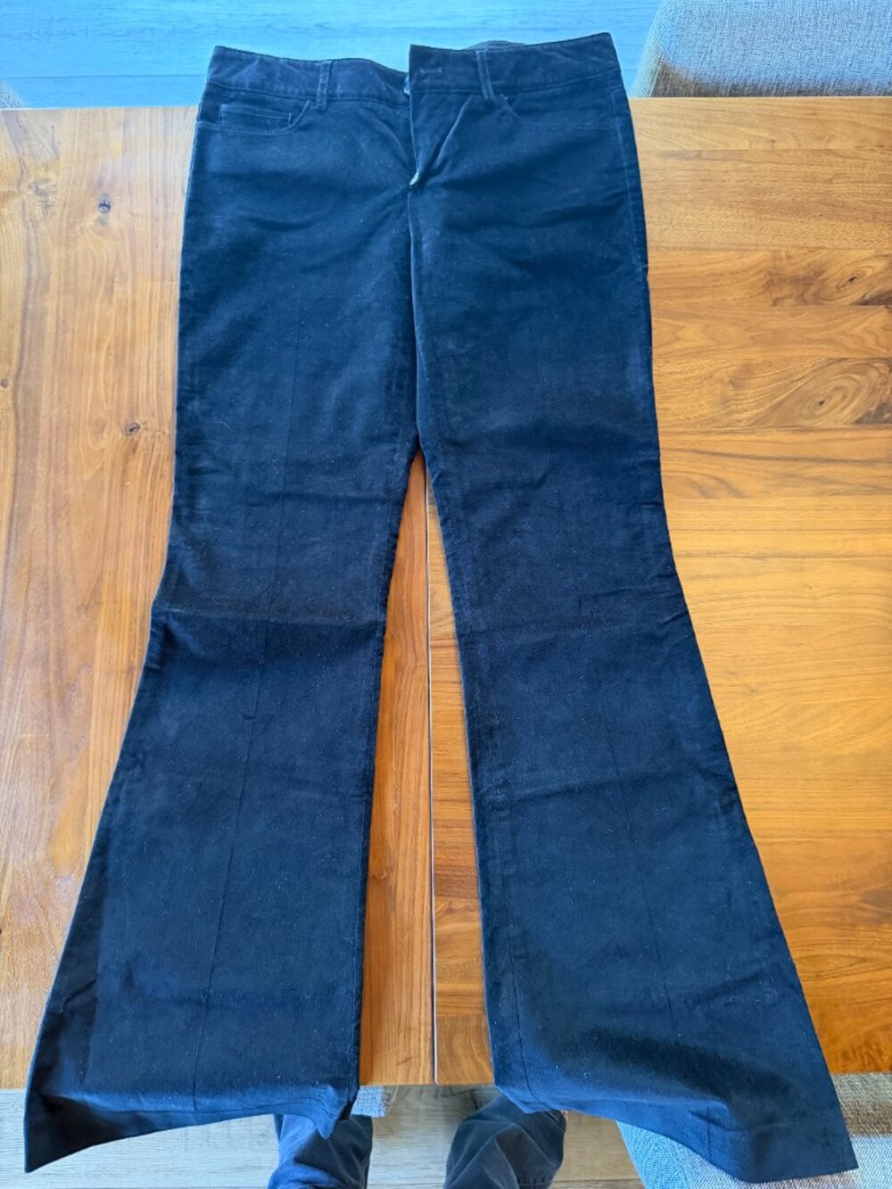 Theory bootleg velvet black pants size 10